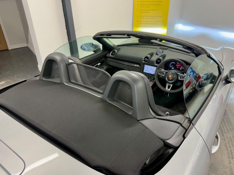 PORSCHE 718