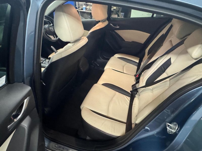 MAZDA MAZDA3