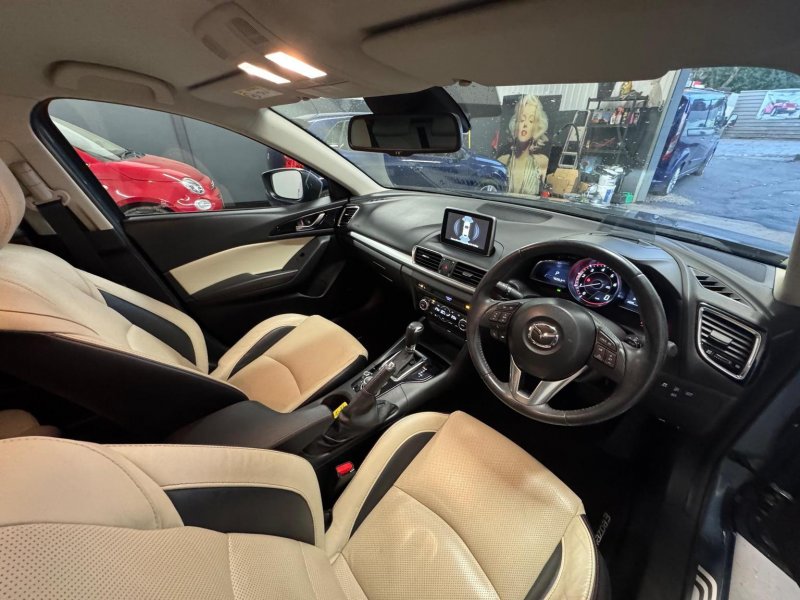 MAZDA MAZDA3