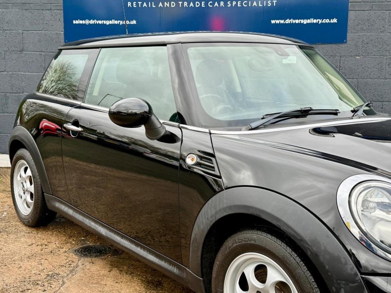 MINI HATCH