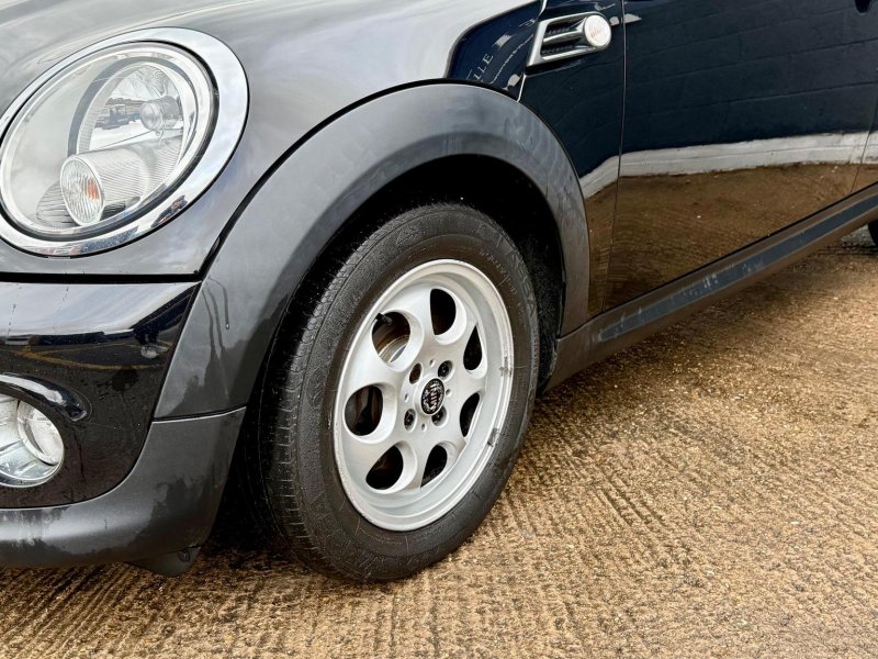MINI HATCH