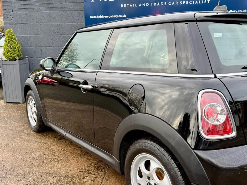 MINI HATCH