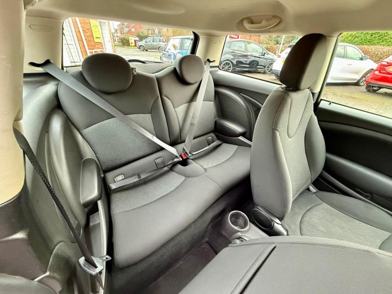 MINI HATCH