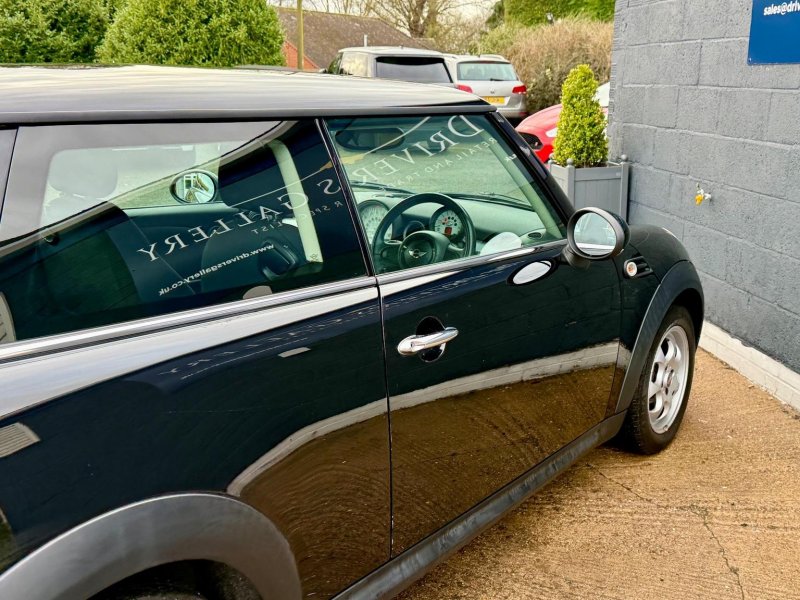 MINI HATCH