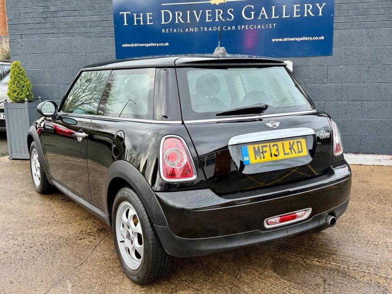 MINI HATCH