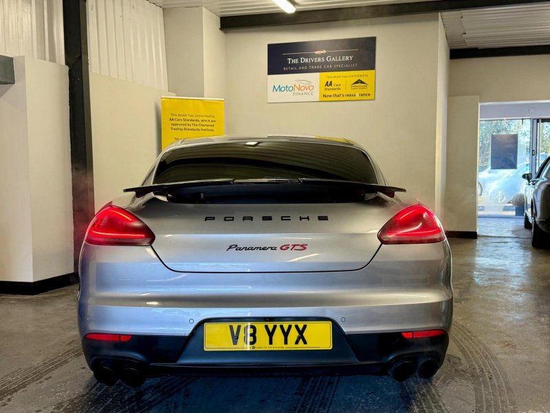 PORSCHE PANAMERA