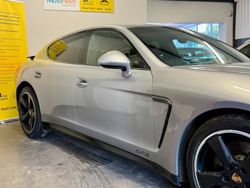 PORSCHE PANAMERA