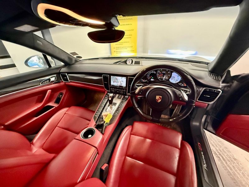 PORSCHE PANAMERA
