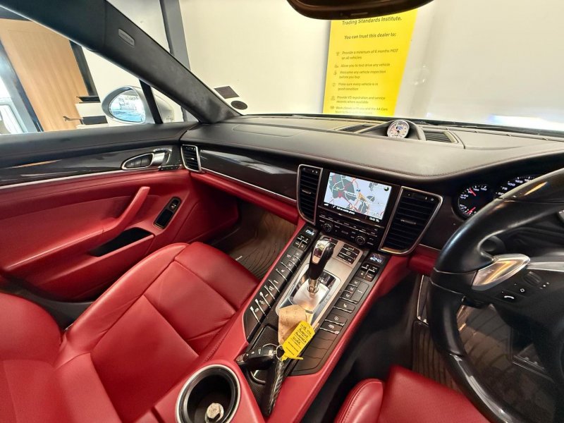 PORSCHE PANAMERA