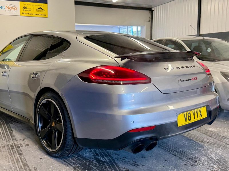PORSCHE PANAMERA
