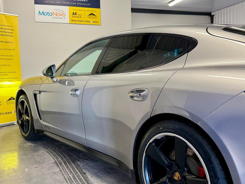 PORSCHE PANAMERA