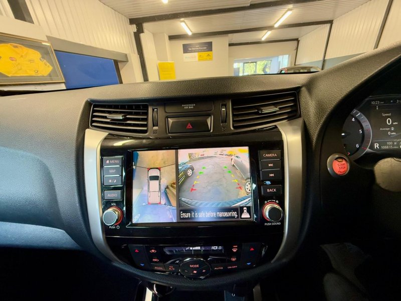 NISSAN NAVARA