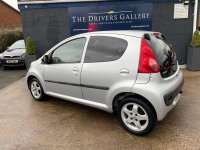 PEUGEOT 107
