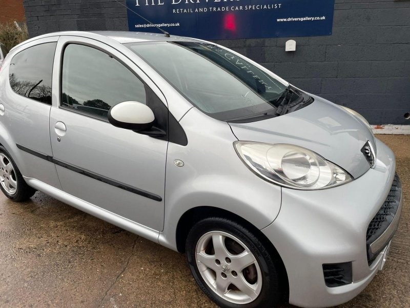 PEUGEOT 107