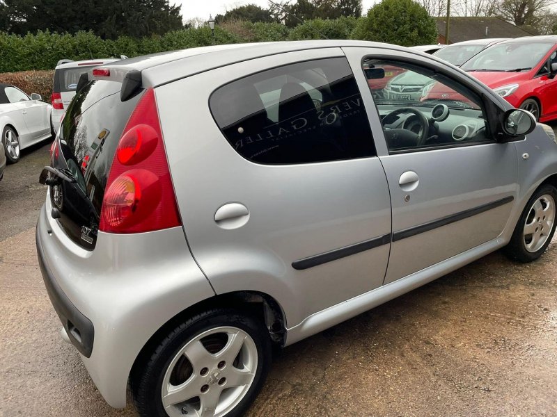 PEUGEOT 107