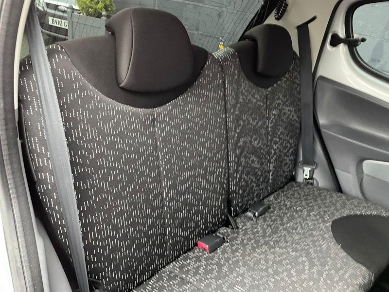 PEUGEOT 107