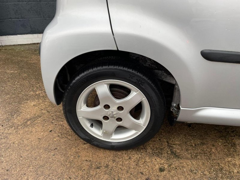 PEUGEOT 107