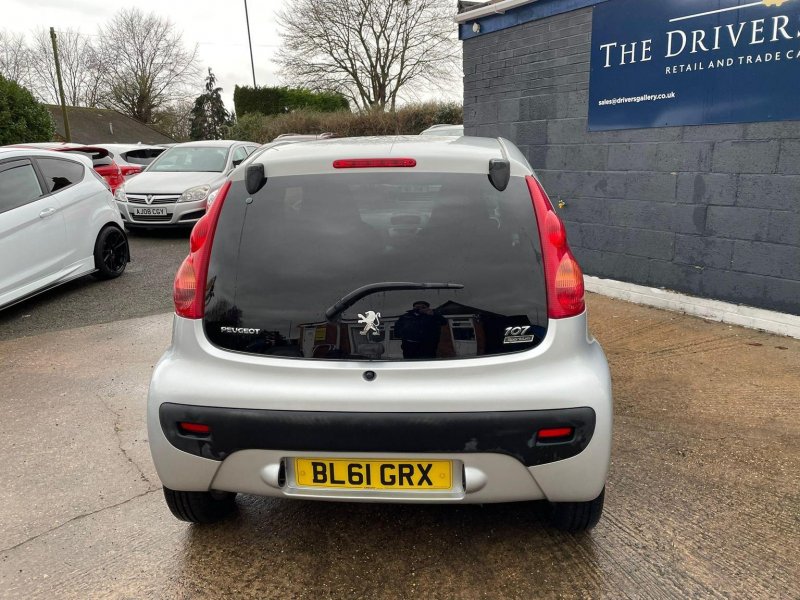 PEUGEOT 107