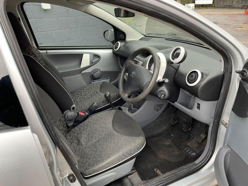 PEUGEOT 107