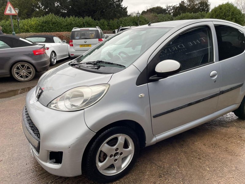 PEUGEOT 107