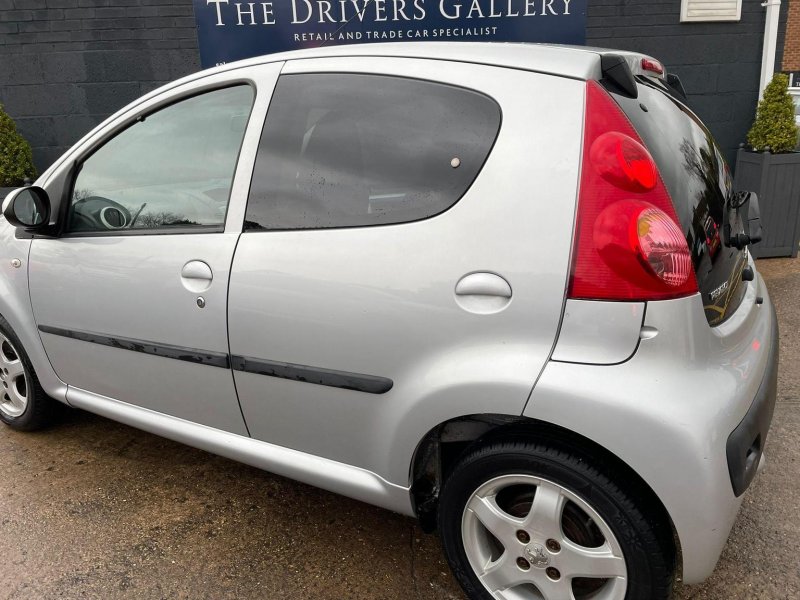 PEUGEOT 107