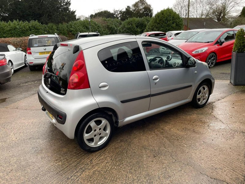 PEUGEOT 107