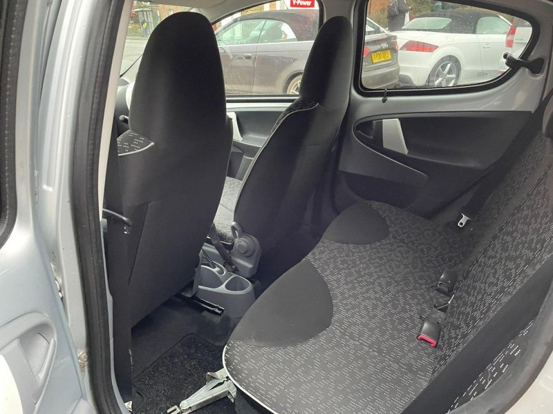 PEUGEOT 107