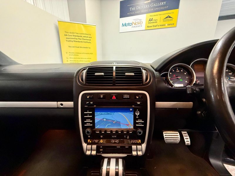 PORSCHE CAYENNE
