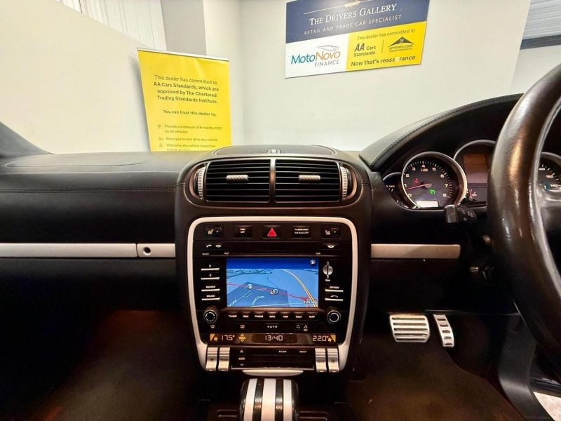 PORSCHE CAYENNE