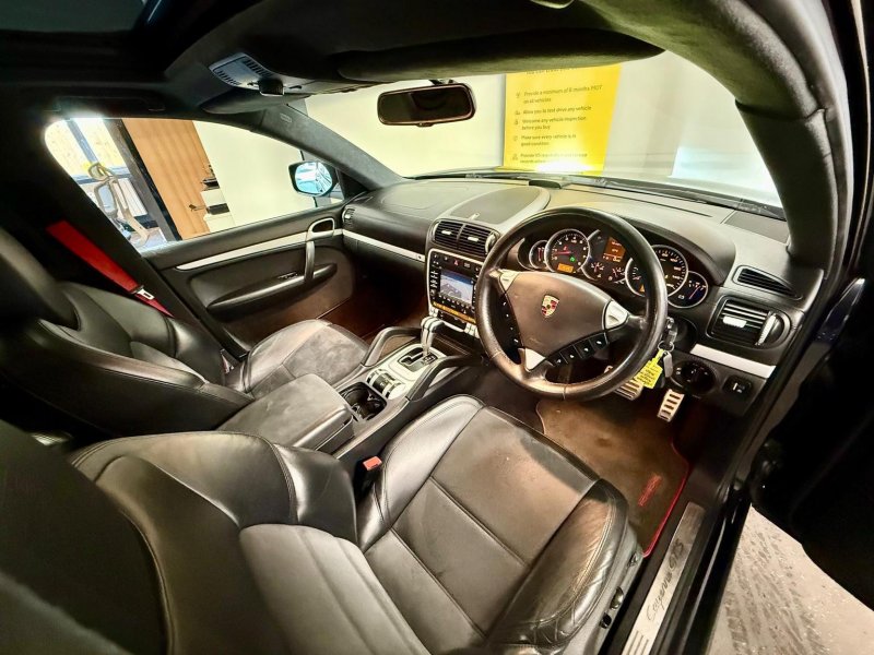 PORSCHE CAYENNE