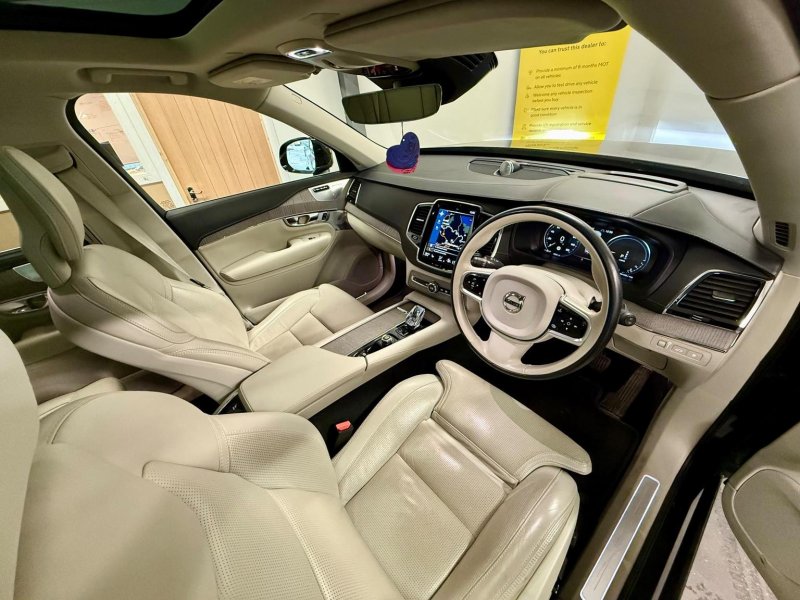 VOLVO XC90