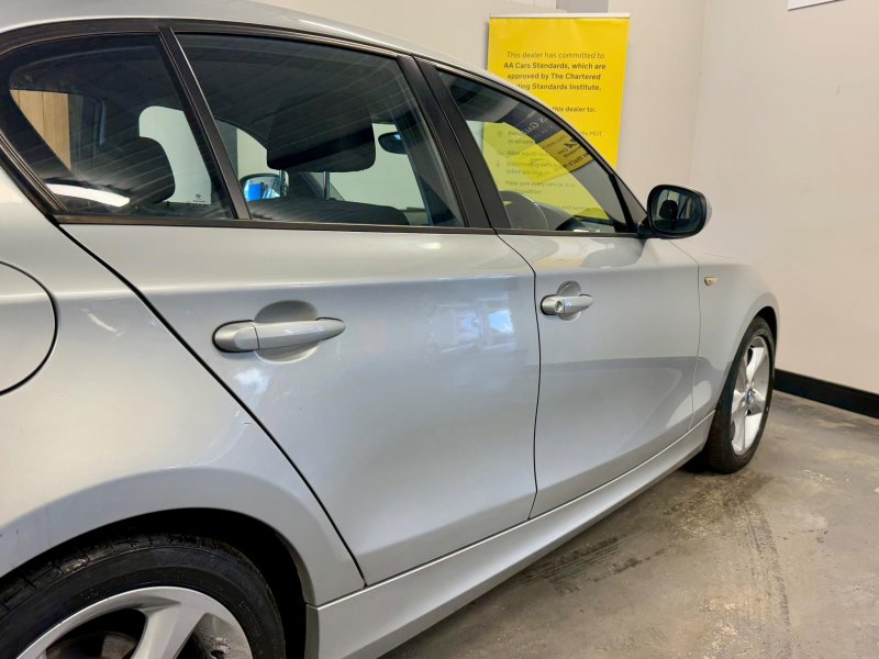 BMW 1 SERIES