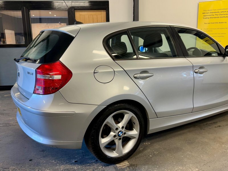 BMW 1 SERIES