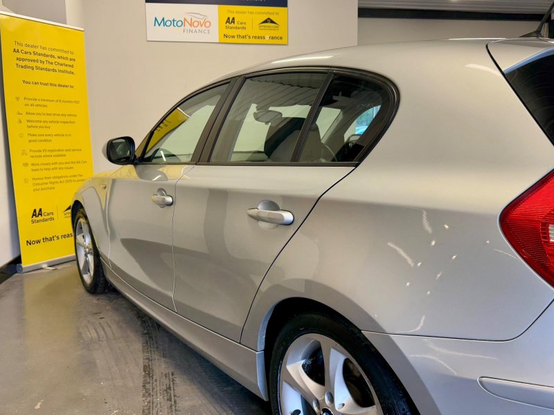 BMW 1 SERIES