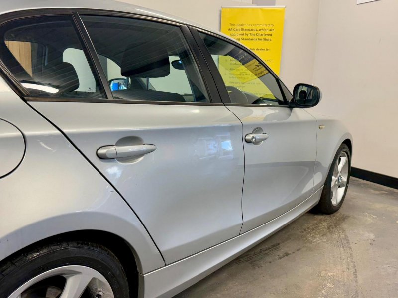 BMW 1 SERIES
