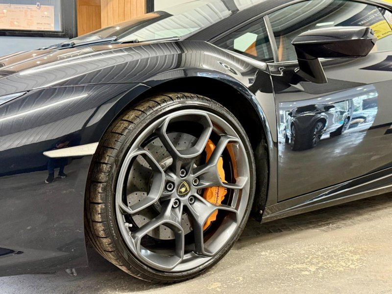 LAMBORGHINI HURACAN