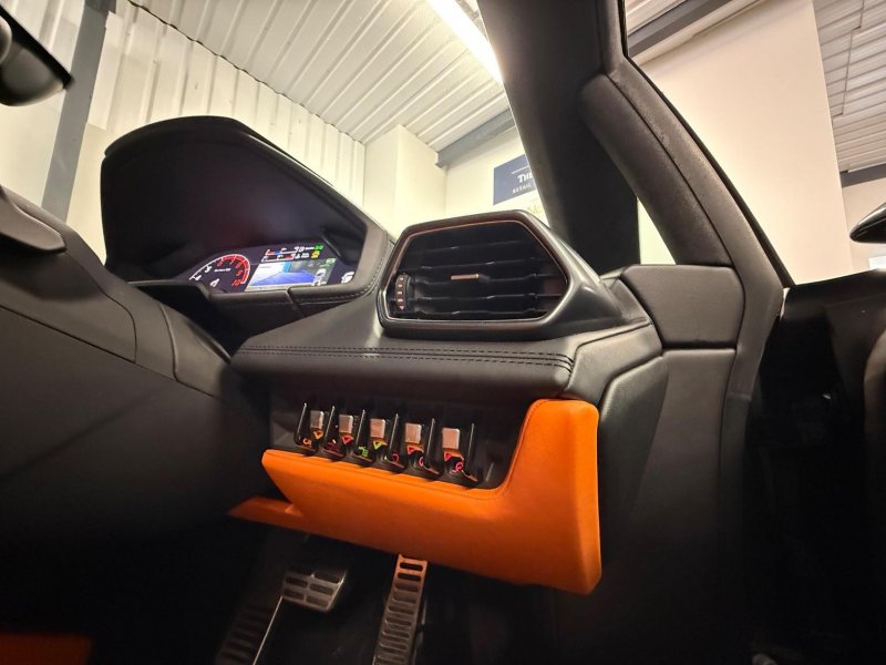 LAMBORGHINI HURACAN
