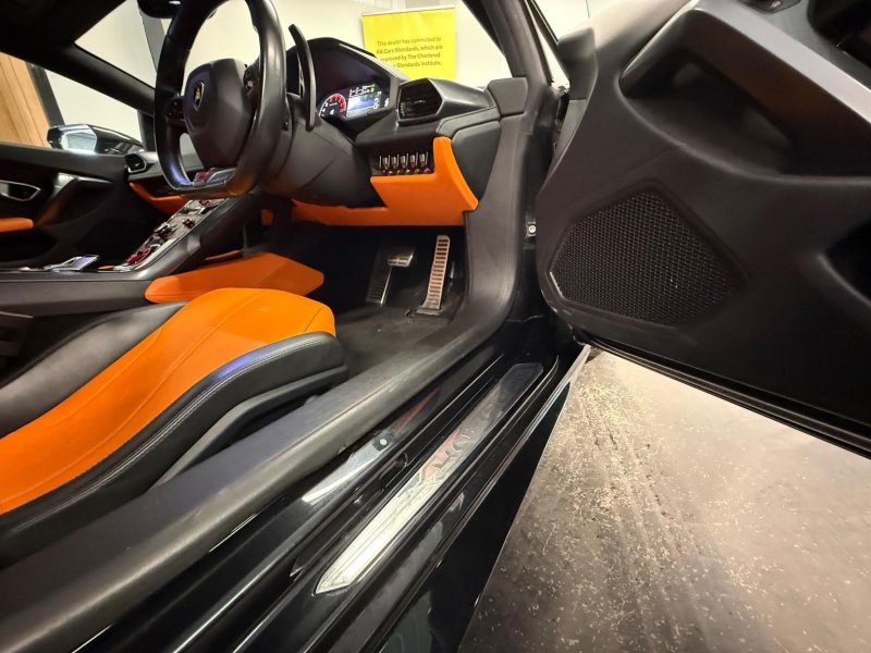 LAMBORGHINI HURACAN