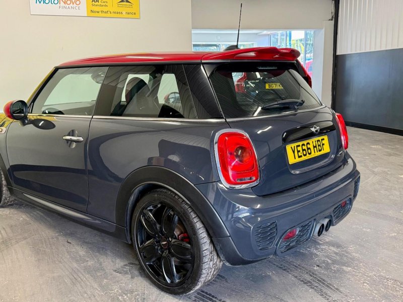 MINI HATCH