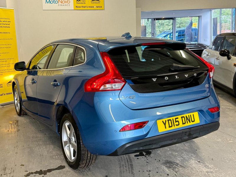 VOLVO V40
