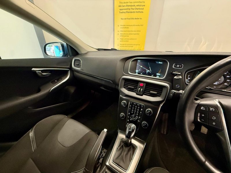 VOLVO V40