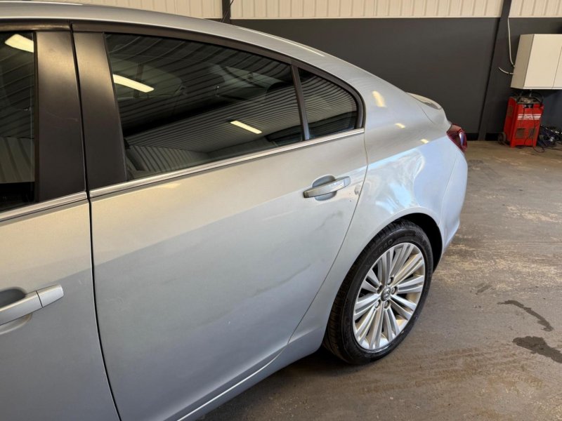 VAUXHALL INSIGNIA
