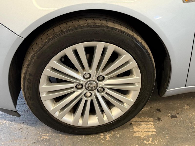 VAUXHALL INSIGNIA
