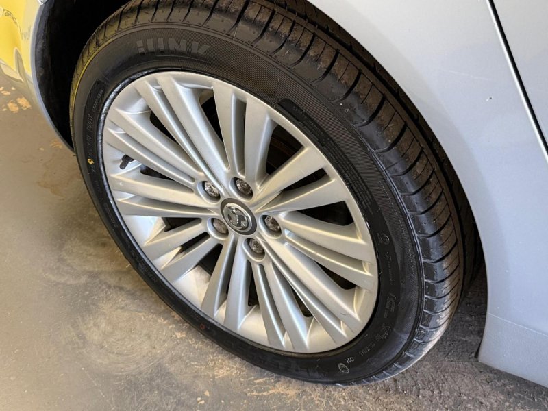 VAUXHALL INSIGNIA
