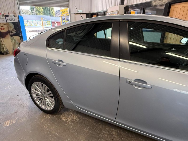 VAUXHALL INSIGNIA