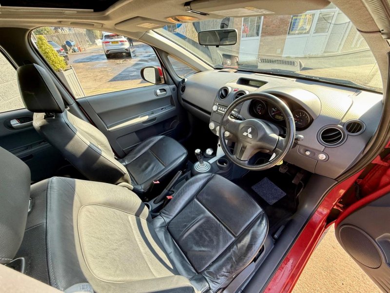 MITSUBISHI COLT