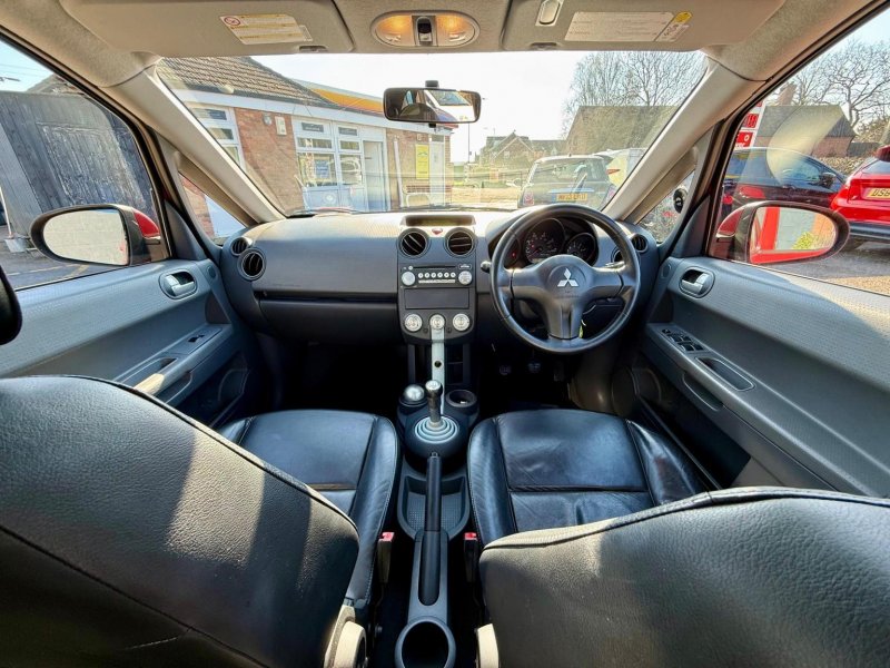 MITSUBISHI COLT
