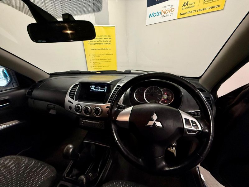 MITSUBISHI L200