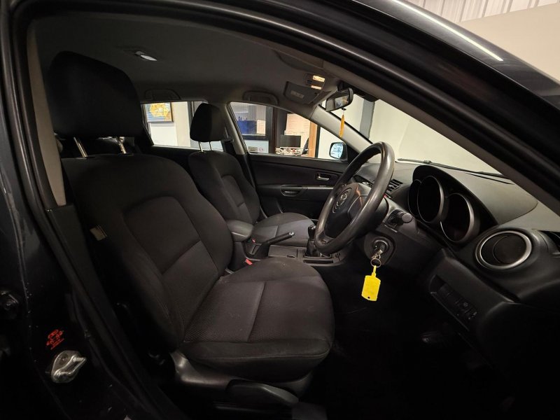 MAZDA MAZDA3