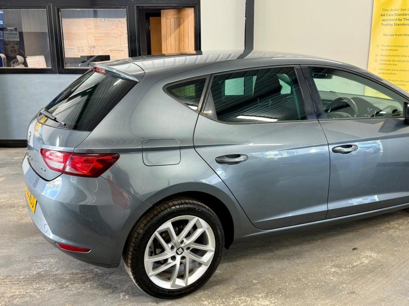 SEAT LEON